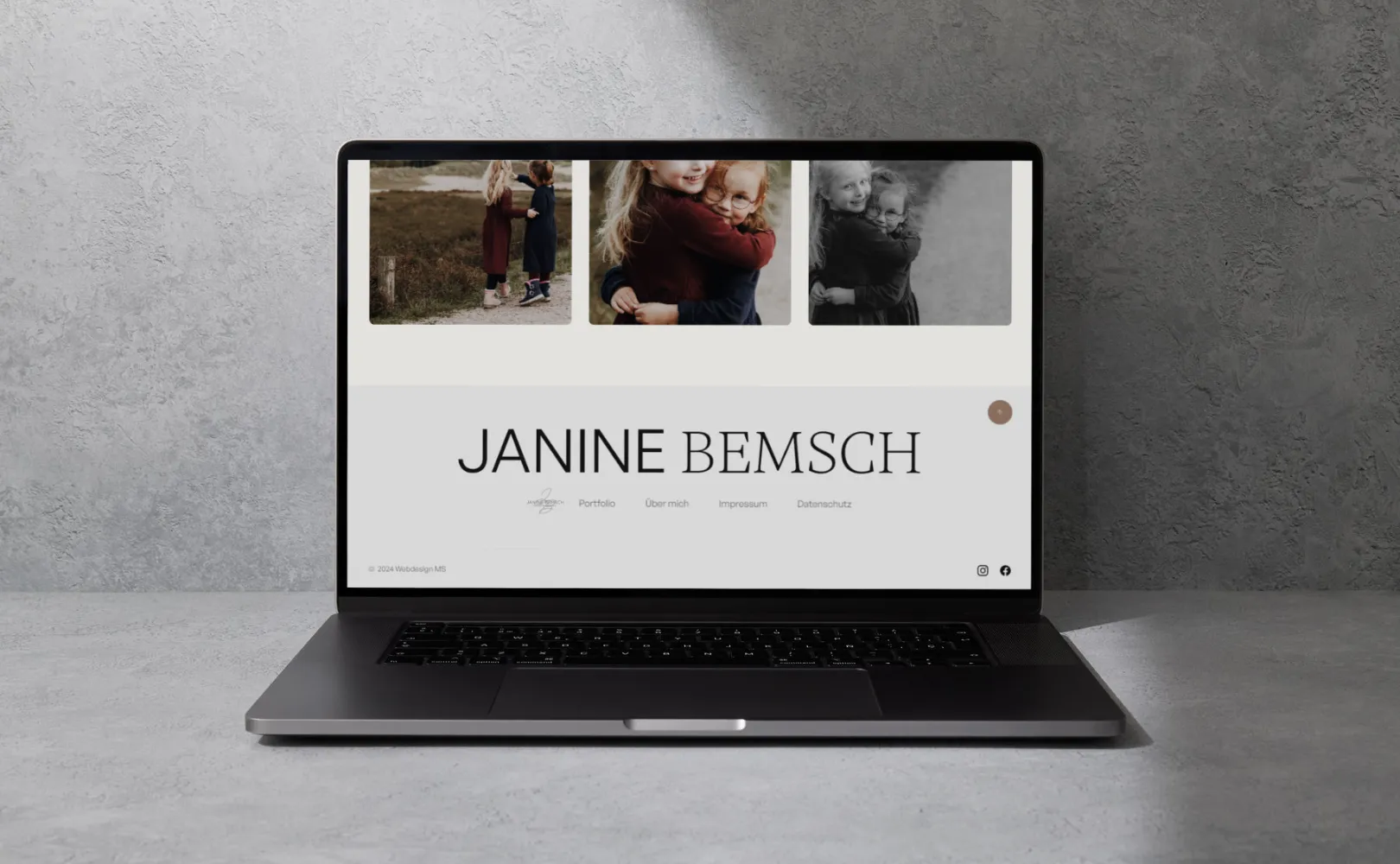 Webdesign Münster: Responsive Portfolio-Website von Janine Bemsch auf Laptop